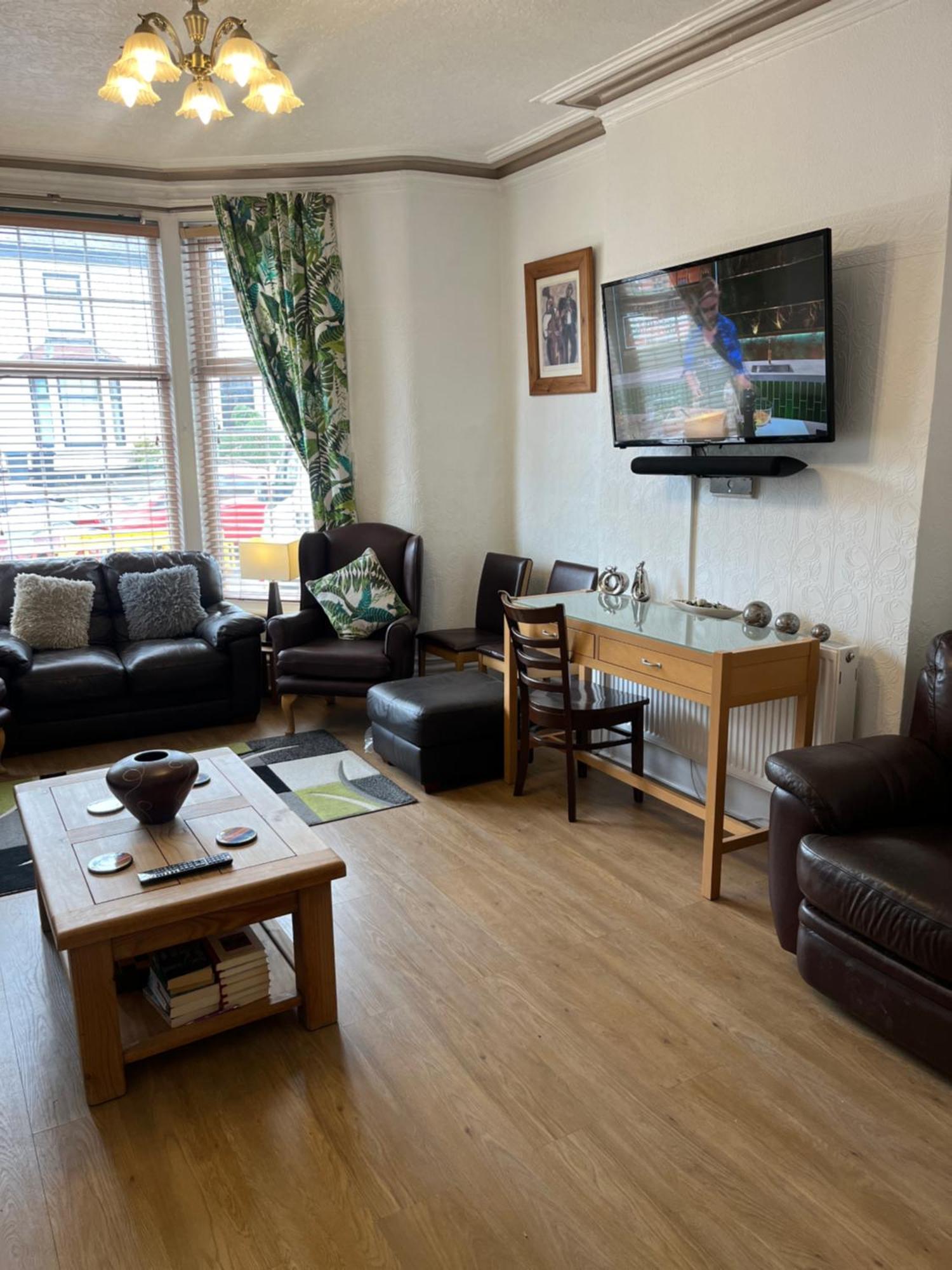 Marston Town Centre Villa Blackpool Esterno foto