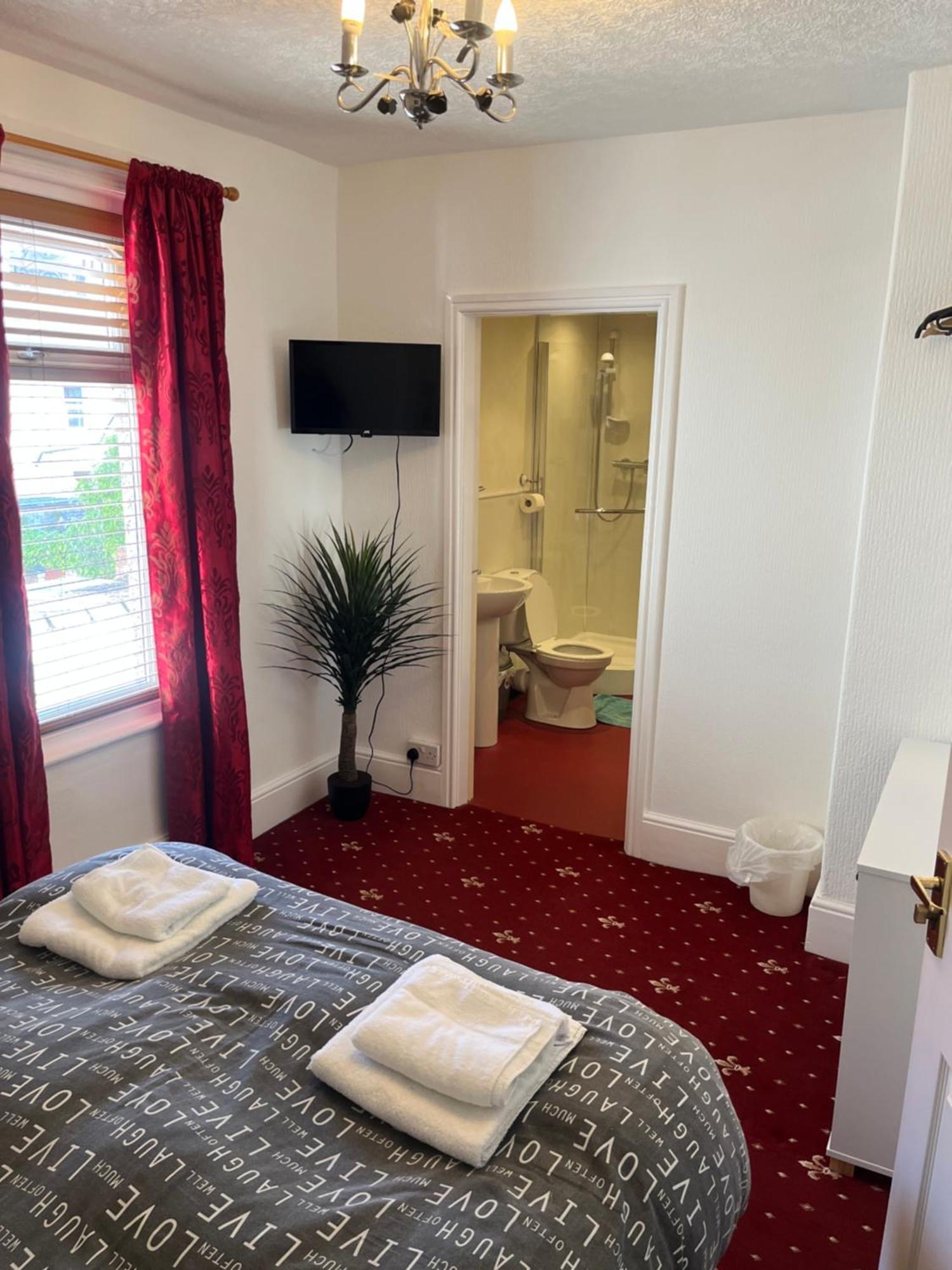 Marston Town Centre Villa Blackpool Esterno foto