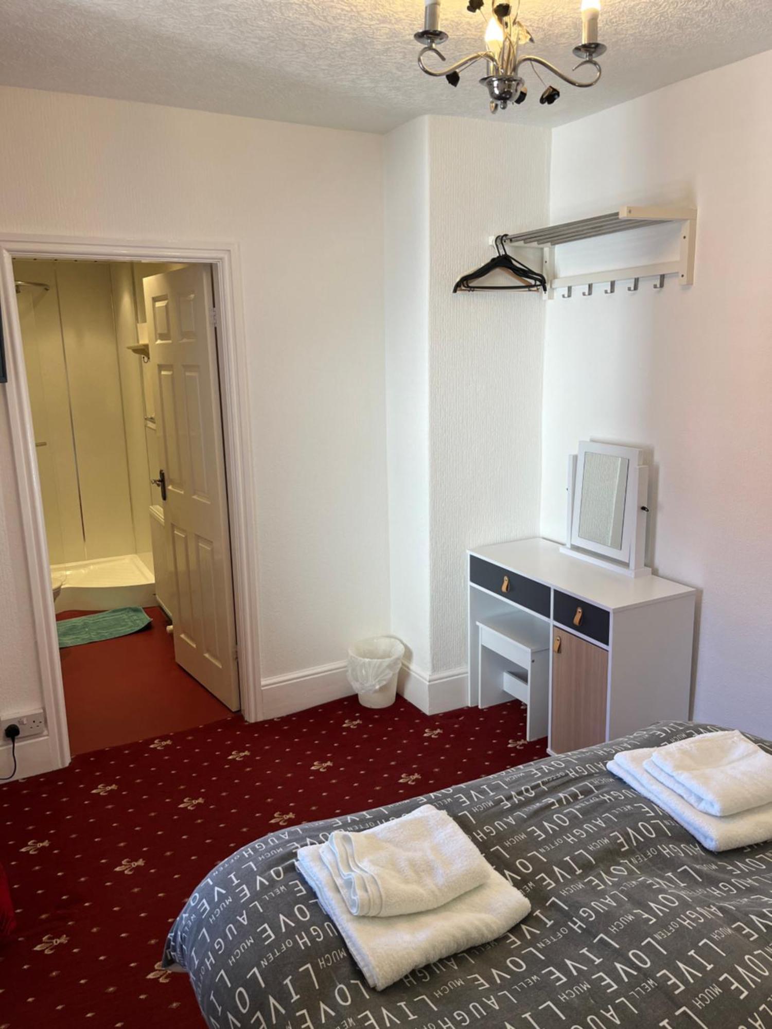 Marston Town Centre Villa Blackpool Esterno foto