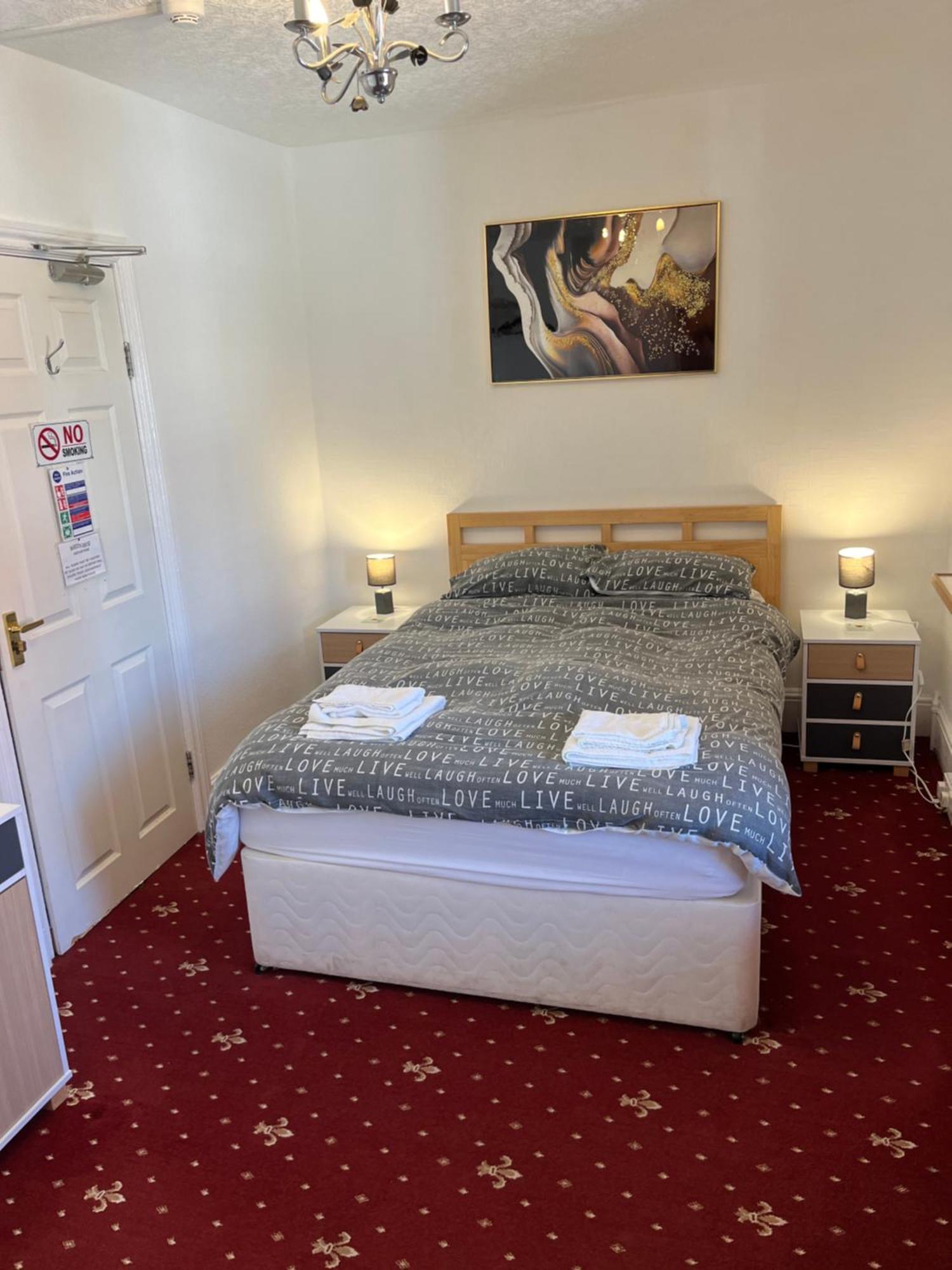 Marston Town Centre Villa Blackpool Esterno foto